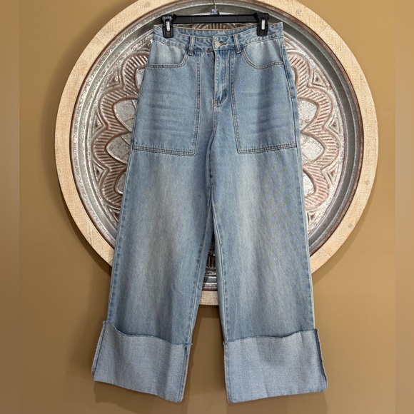 NWOT- Le Lis Light Wash High-Rise Wide Cuff Boutique Leg Jeans 100% cotton - Picture 5 of 7